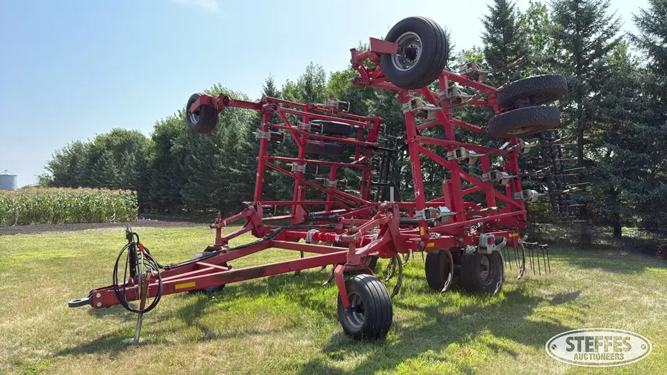 Wil-Rich chisel plow