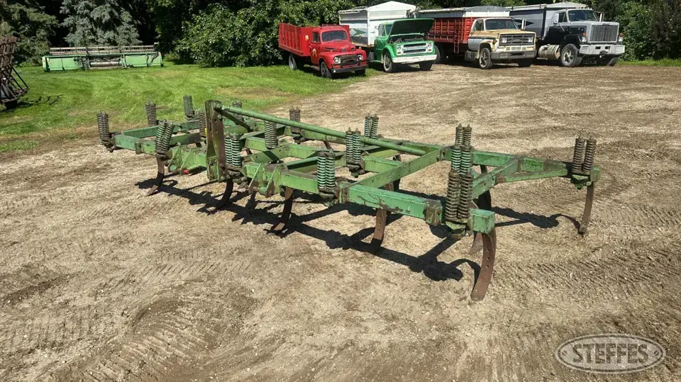 John Deere 100 Chisel Plow