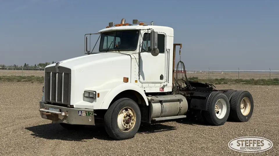 1994 Kenworth T800 Conventional Truck without Sleeper