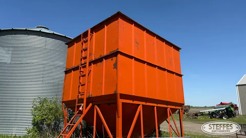Lowry portable hopper bin