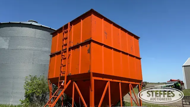 Lowry portable hopper bin