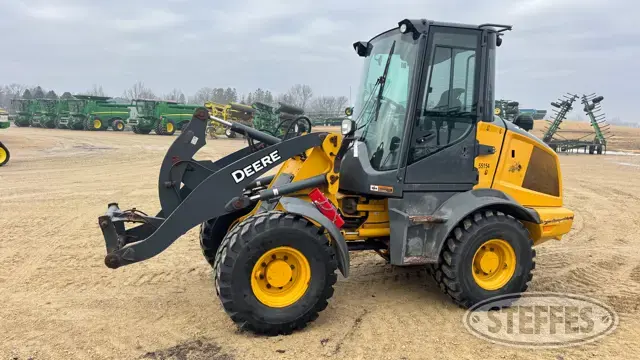 2022 Deere 244L