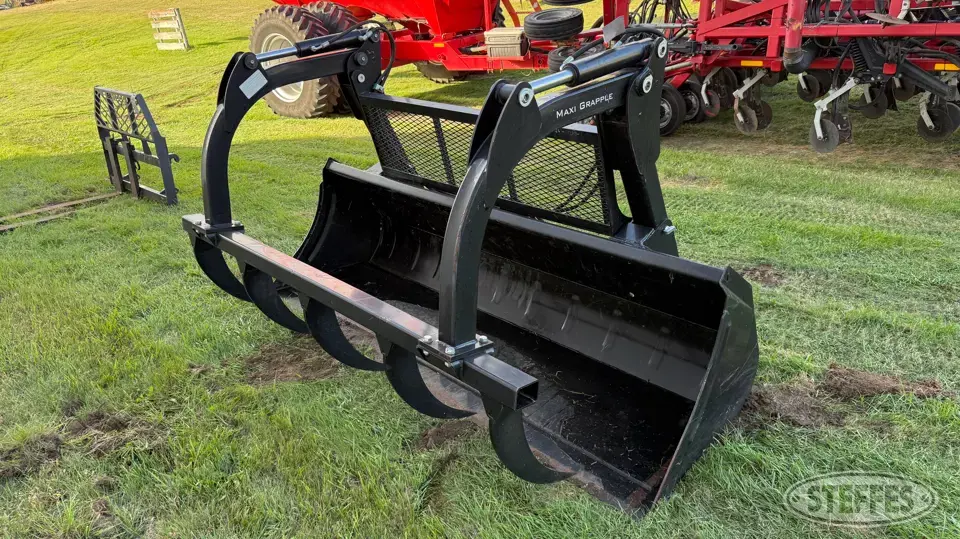 2012 Alo grapple bucket Tractor Loaders and Attachment