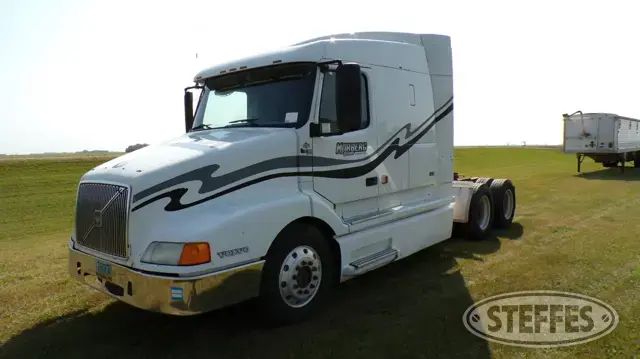 1998 Volvo VNL64T