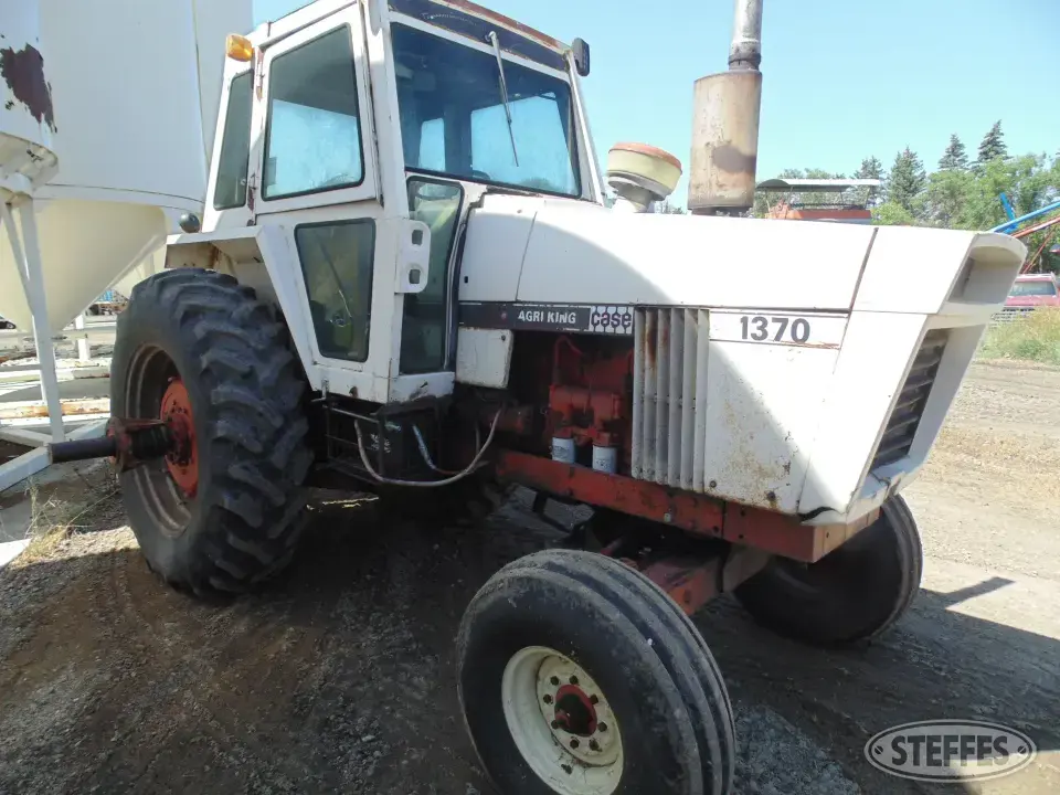 1975 Case IH 1370 2WD Tractor