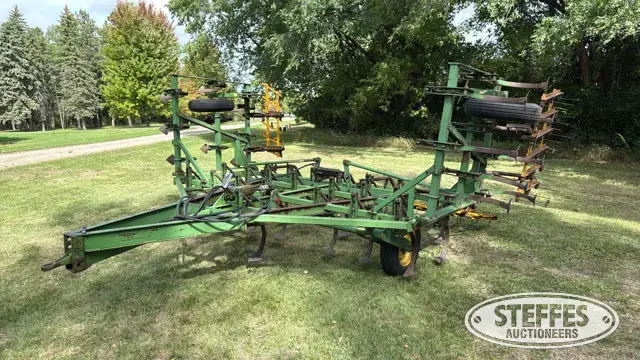 John Deere C21