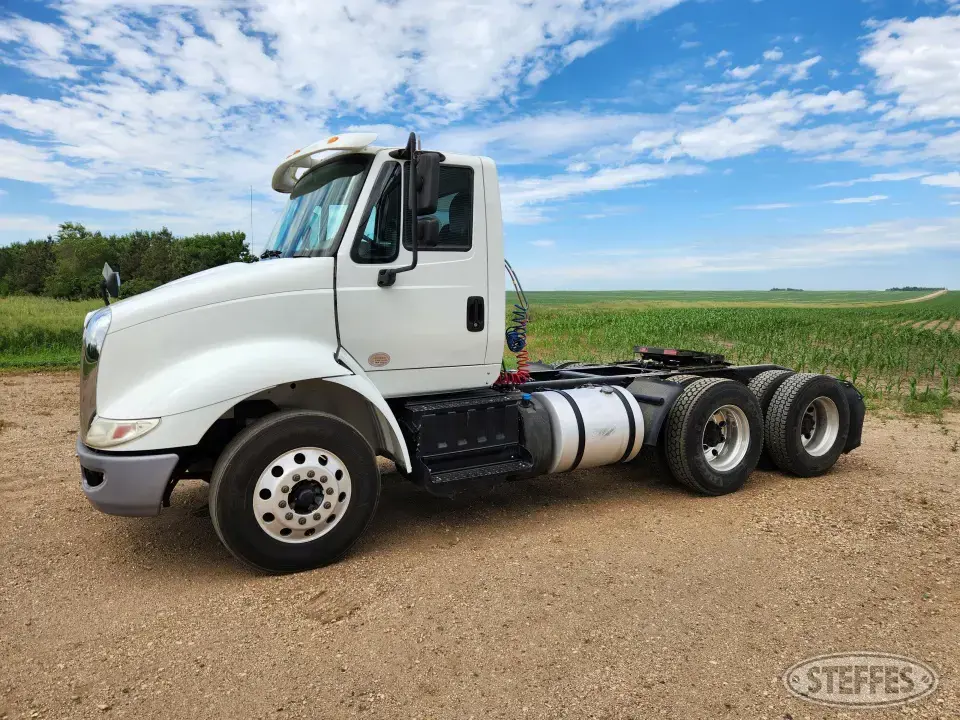 2017 IHC 8600 Conventional Truck without Sleeper