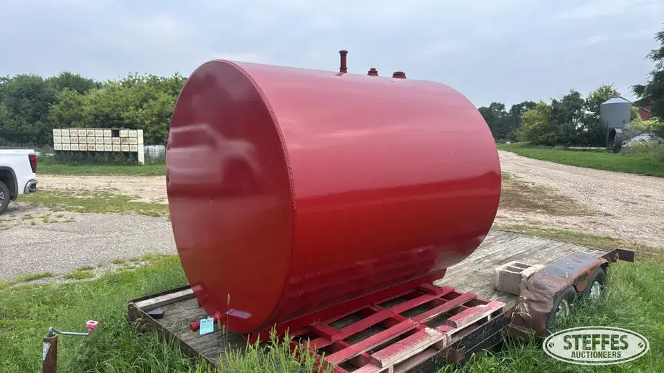Approx. 1,000 gal. fuel tank