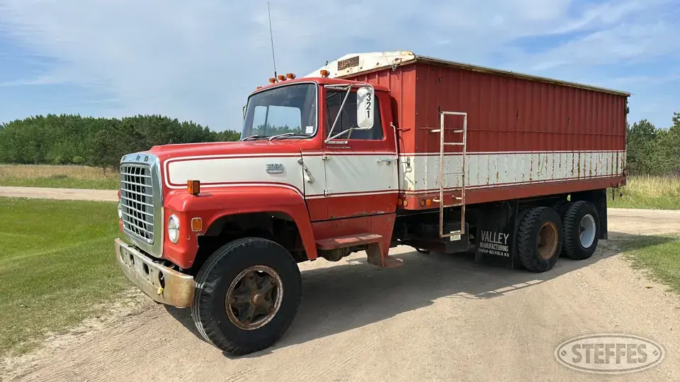1974 Ford 880 Tandem Boxed Truck