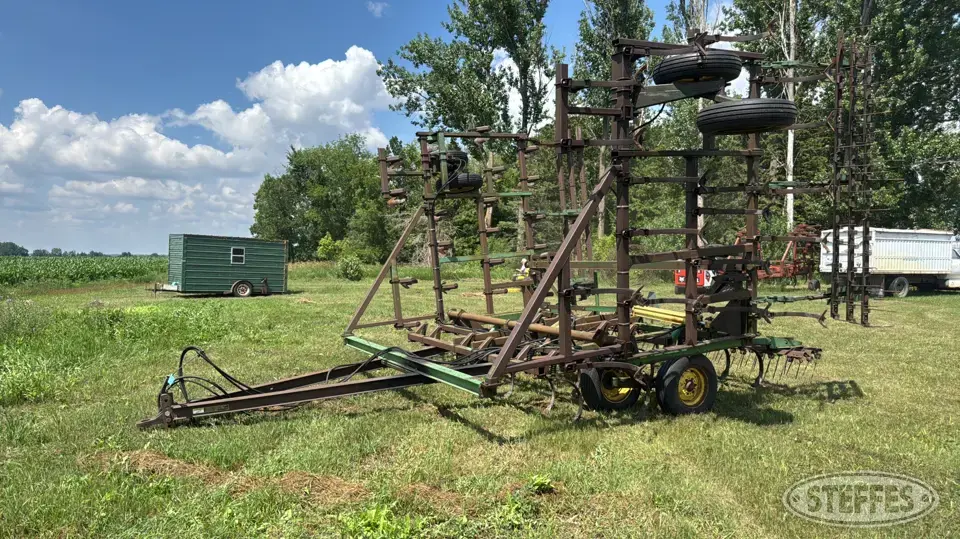 John Deere 1010 Field Cultivator