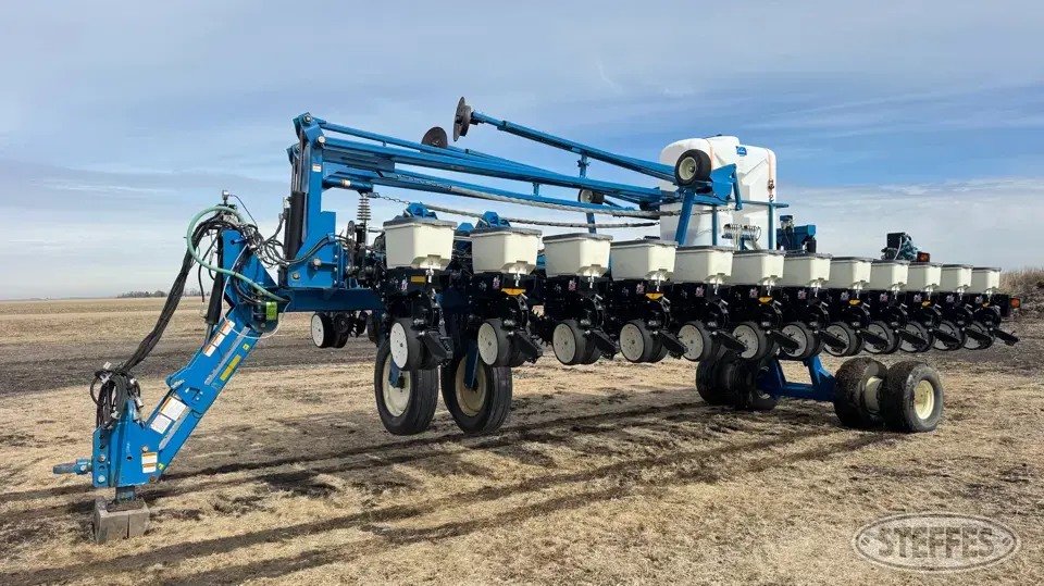 2006 Kinze 3700 12 or More Row Planter