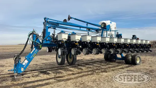 2006 Kinze 3700