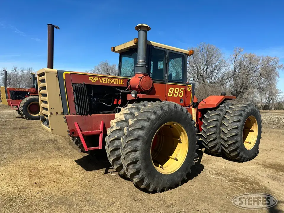 1981 Versatile 895 4WD Tractor