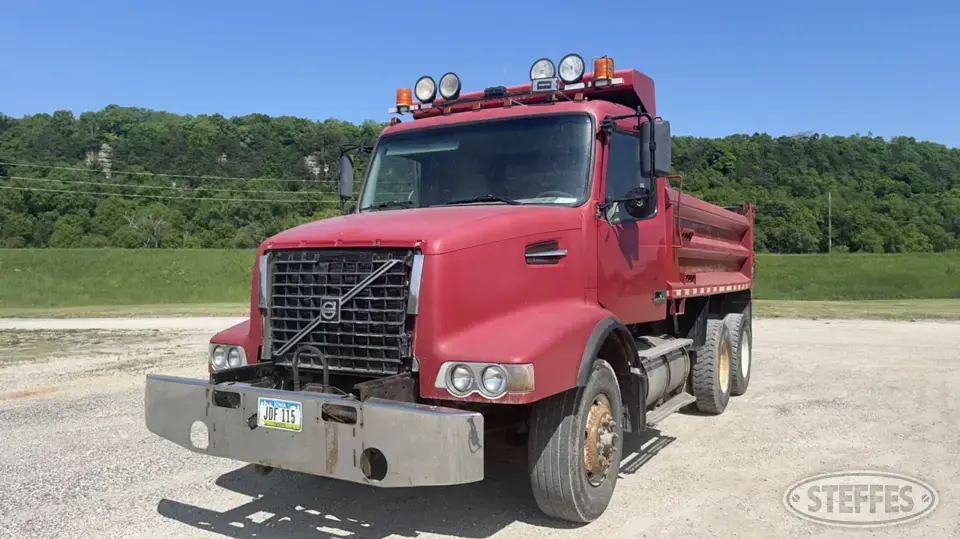 2004 Volvo Dump Truck
