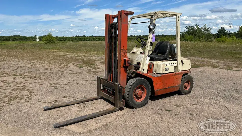 Nissan 4000 Warehouse Forklift