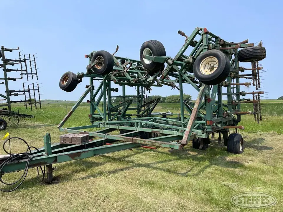 Saturn Chisel Plow