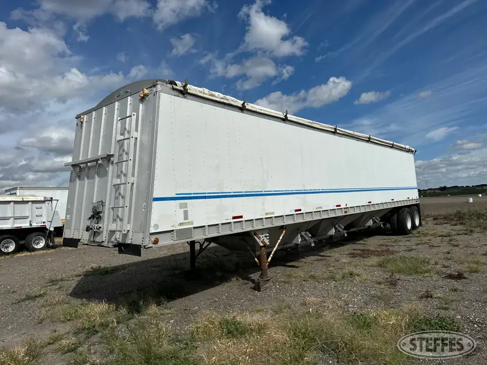1988 Cornhusker 800 Hopper Bottom Trailer