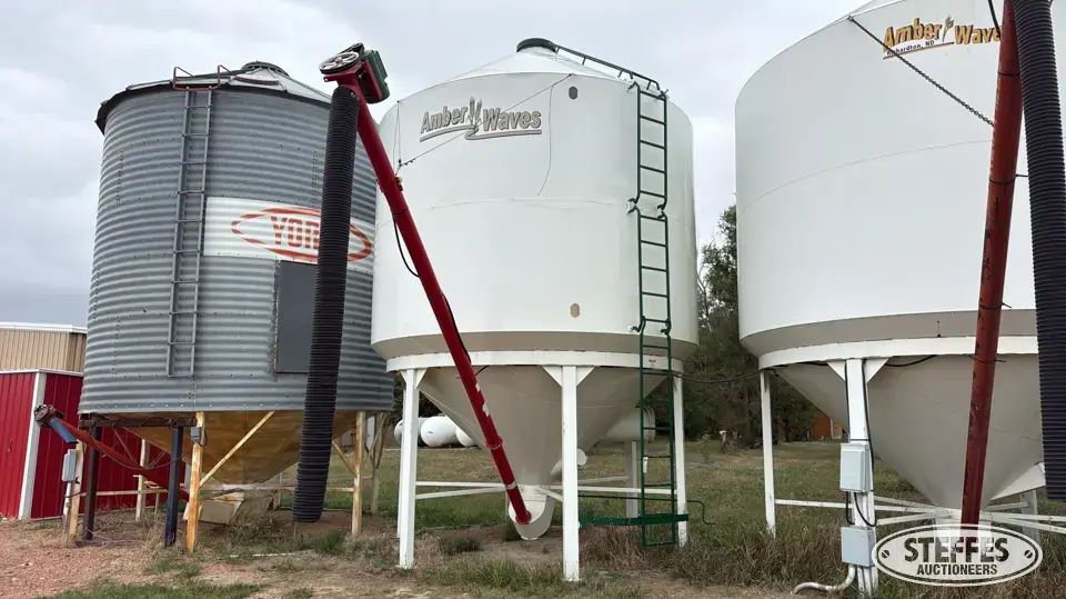 2013 Amber Waves 1520 Hopper Bin