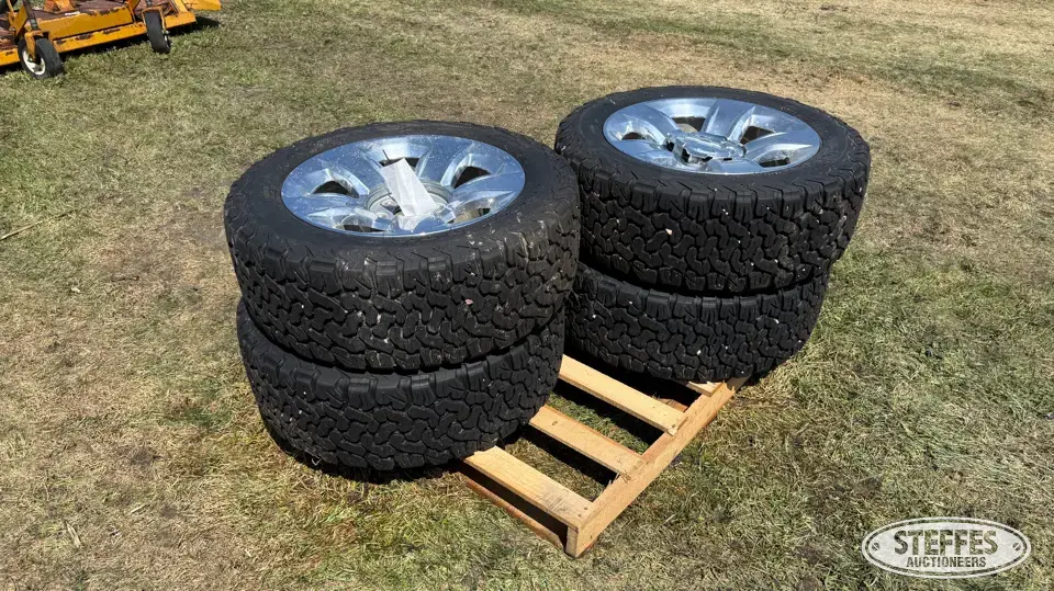 (4) BF Goodrich All Terrain 275/55R20 tires Passenger-Light Truck Tire
