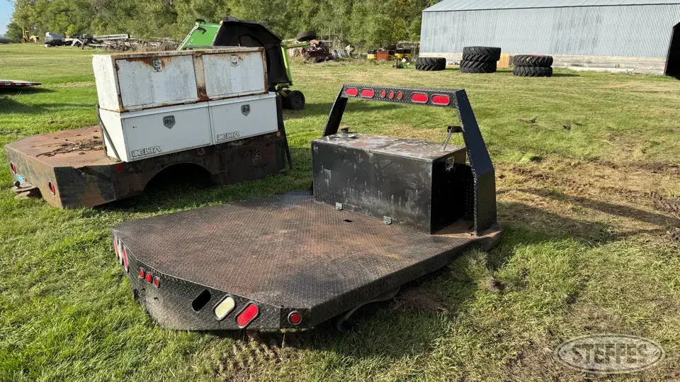 Steel flatbed Van Bodies and Truck Attachment