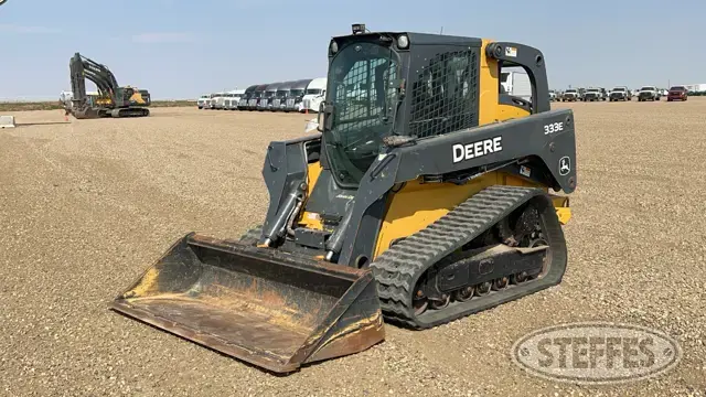 2015 Deere 333E