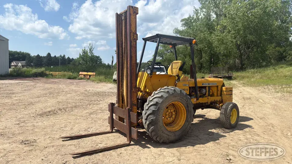 Deere 480B Rough Terrain Forklift