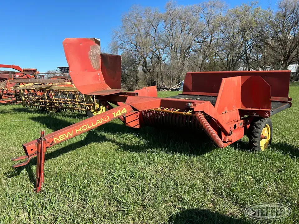 New Holland 144 Rake