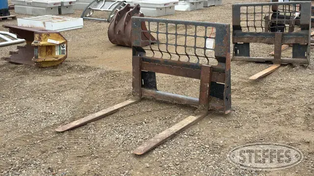 Bobcat skid steer pallet forks