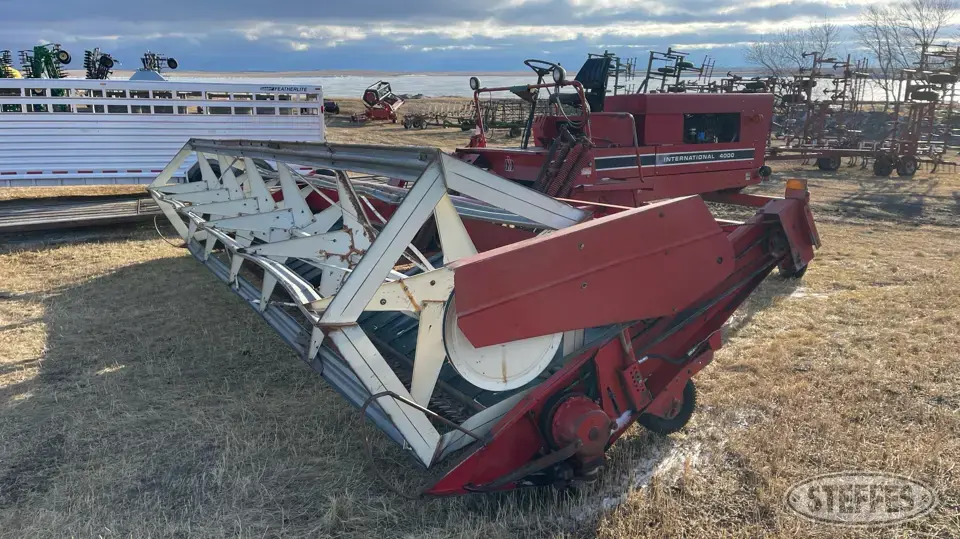 International 4000 Self-Propelled Swather