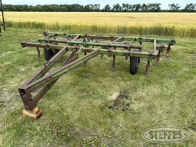 John Deere 100