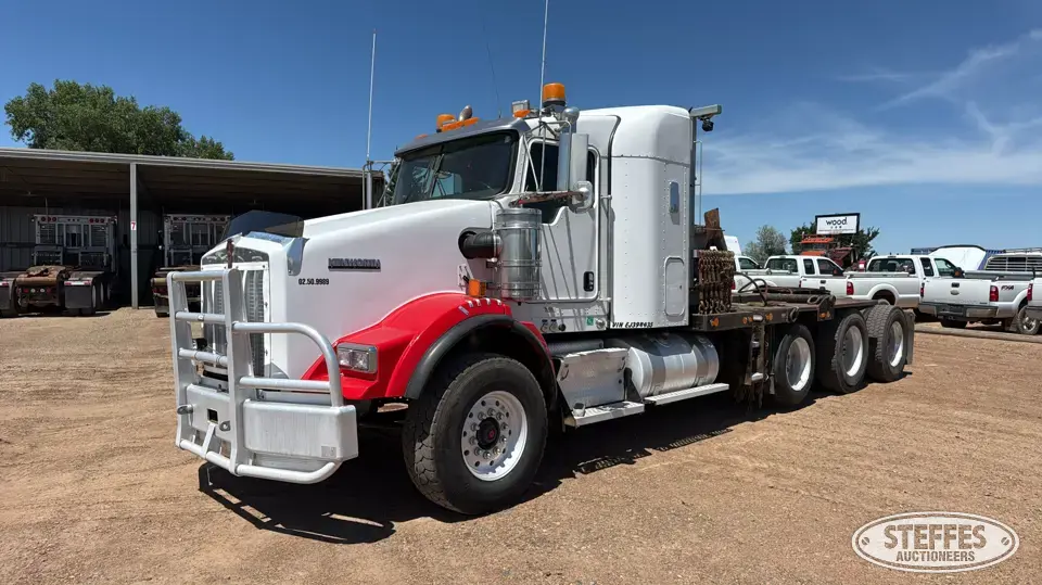2014 Kenworth T800 Winch Truck