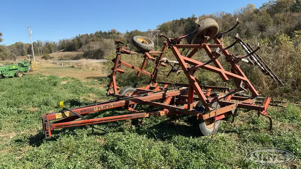 Brady 3270 Field Cultivator