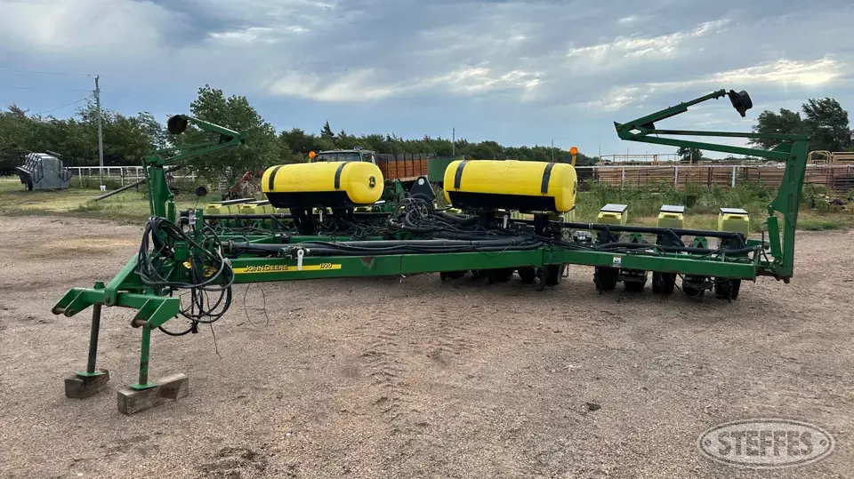 John Deere 1770 Conservation 12 or More Row Planter