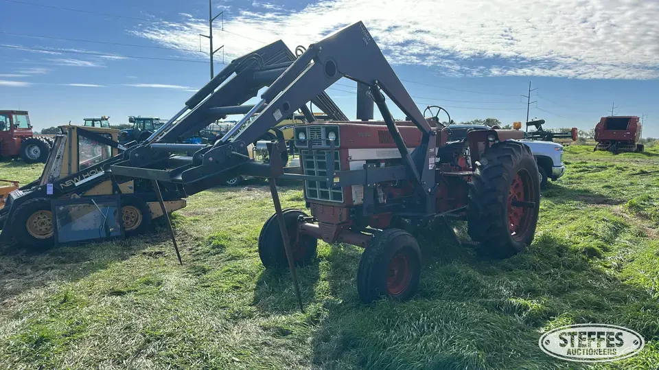 International 1066 Turbo 2WD Tractor