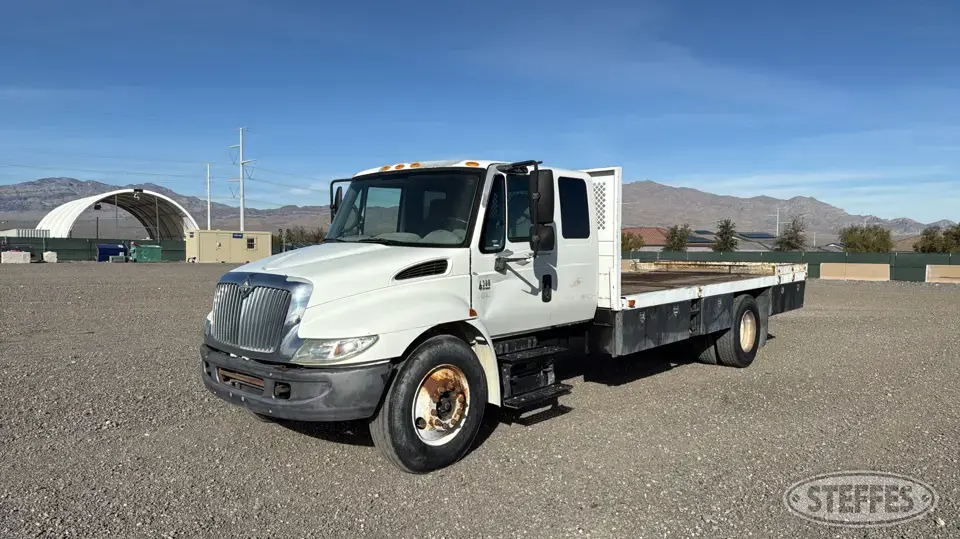 2005 International 4300 Flatbed Truck