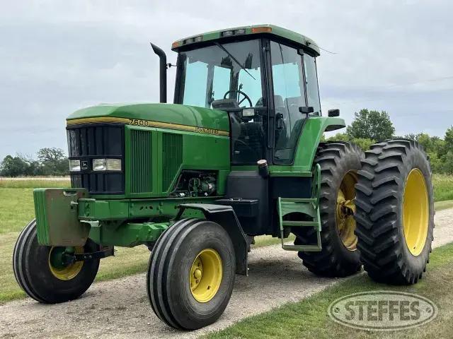 1993 John Deere 7600