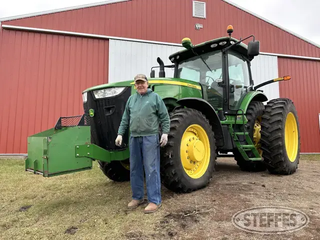 2011 John Deere 8235R