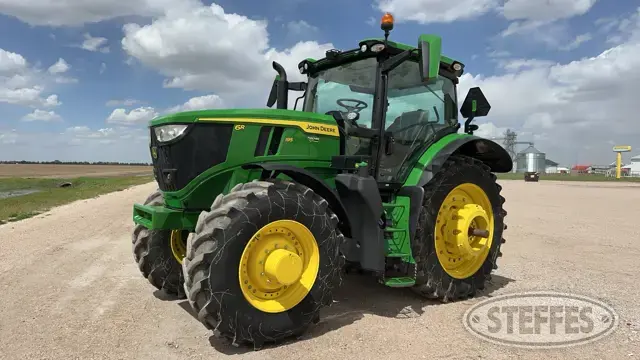 2022 John Deere 6R 195