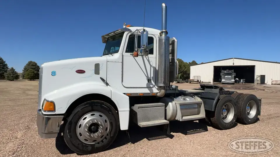 2004 Peterbilt 385 Conventional Truck without Sleeper