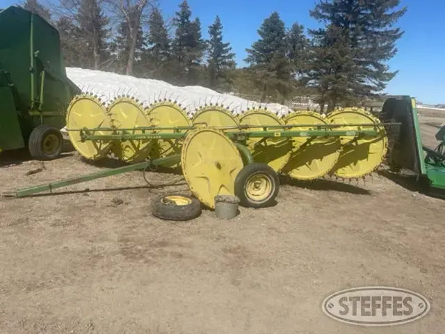 John Deere 567