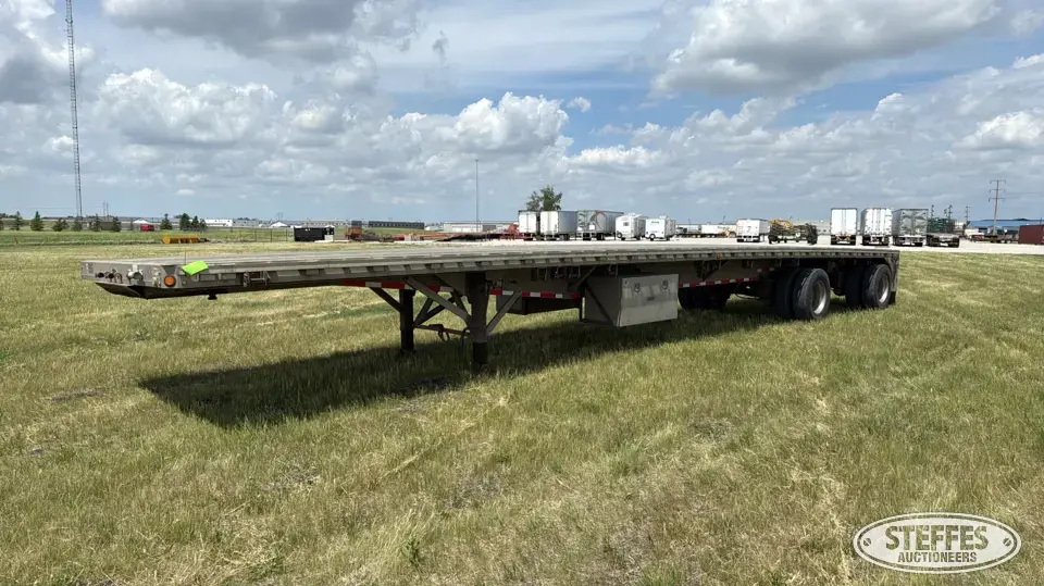 2005 Reitnouer Semi Flatbed Trailer