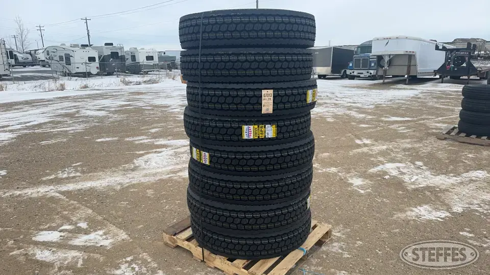 (8) Zwarthz 11R24.5 drive tires Truck Tire