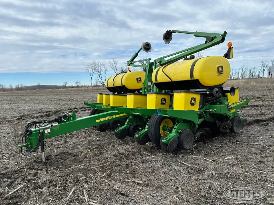 2010 John Deere 1760 12 or More Row Planter