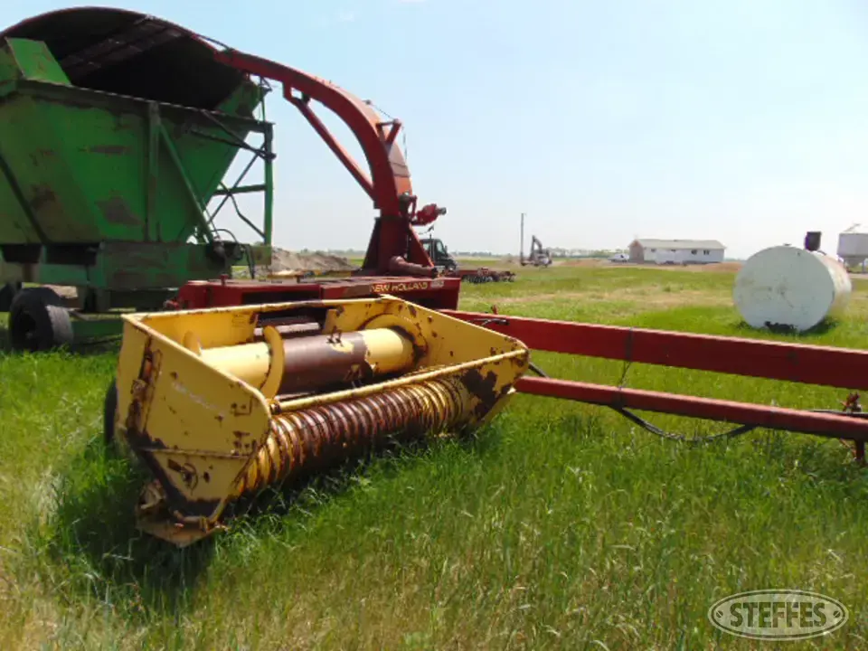 New Holland 892 Pull-Type Harvester