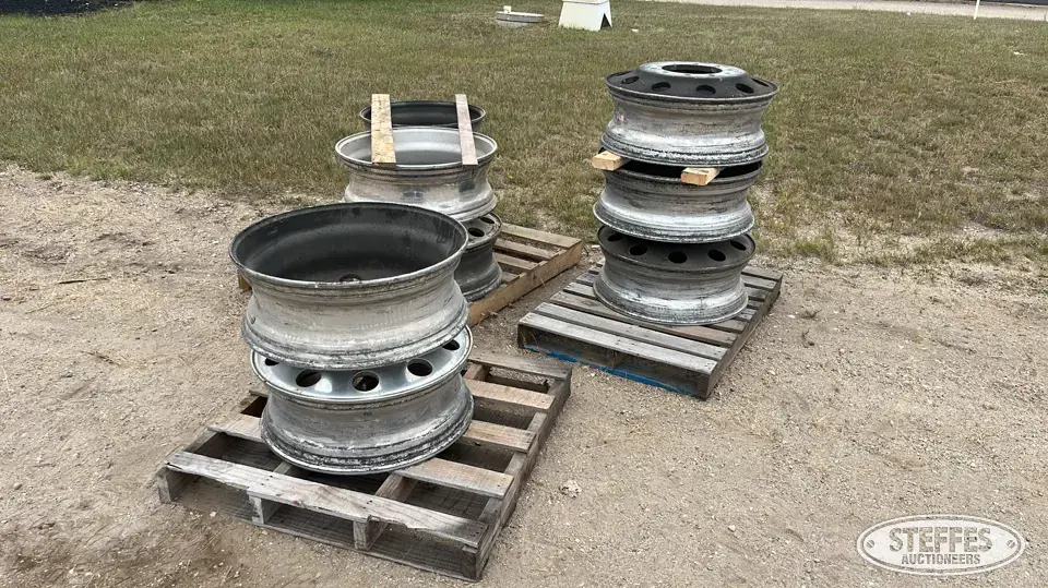 (9) 24.5" aluminum truck wheels Truck-Trailer Part