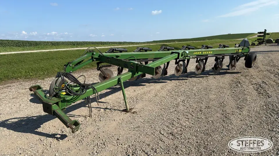 John Deere 2800 Plow