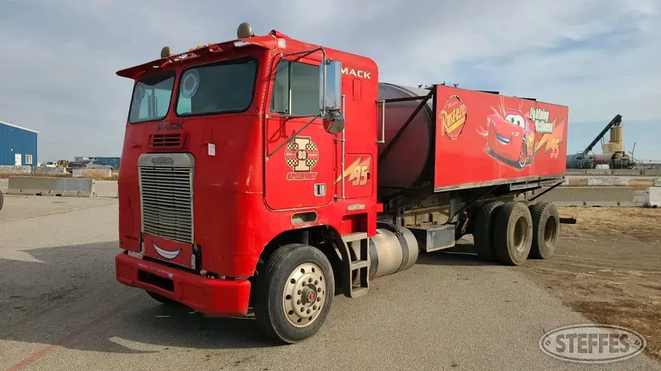 1984 Freightliner FLT Tank Truck