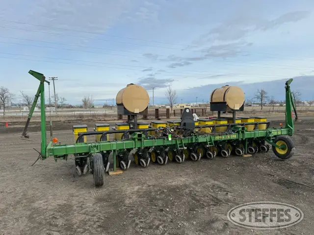 John Deere 7300