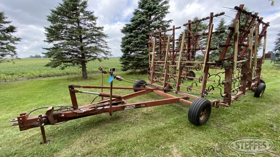 Melroe 420 Field Cultivator