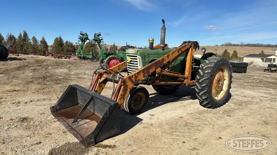 1960 Oliver 770 2WD Tractor